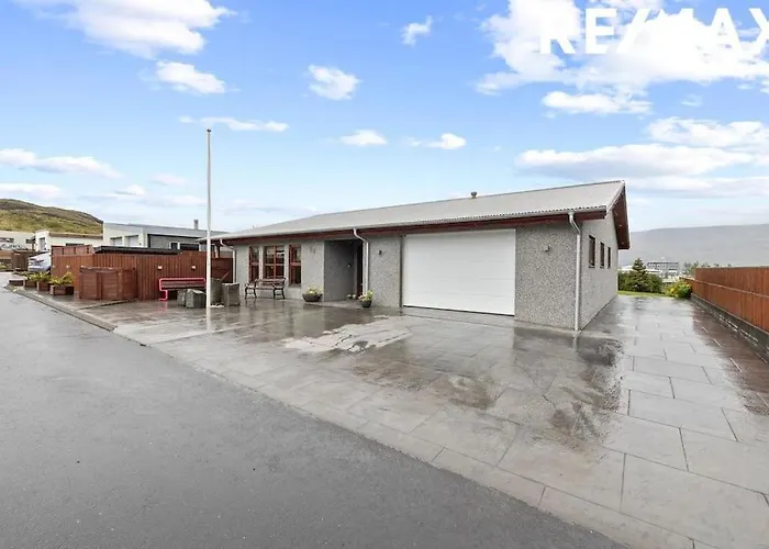 Amazing Villa With Hot Tub Near Reykjavik