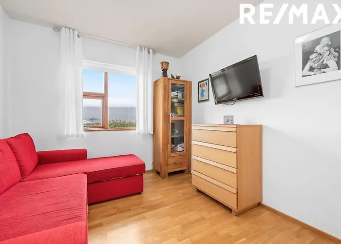 Amazing Villa With Hot Tub Near Reykjavik