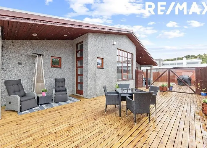 Amazing Villa With Hot Tub Near Reykjavik