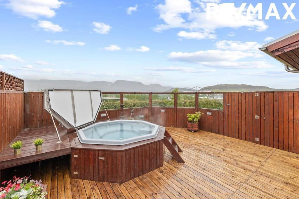 Villa Amazing With Hot Tub Near Reykjavik Lagafell